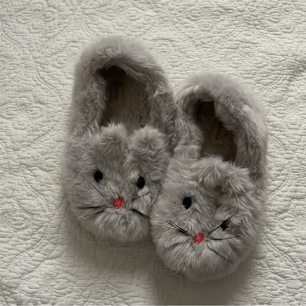 Bunny Slippers EUC barely worn! Size 5 (big girls)